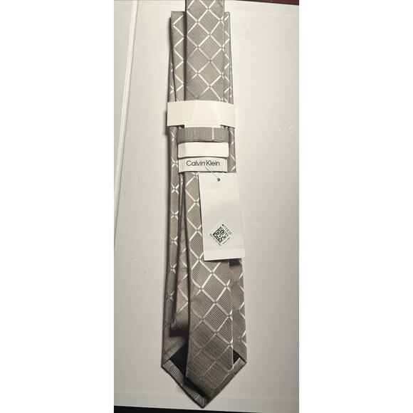 Calvin Klein Neck Tie Silk Blend Tan Check Pattern MSRP $69.50 NWT - Picture 3 of 3